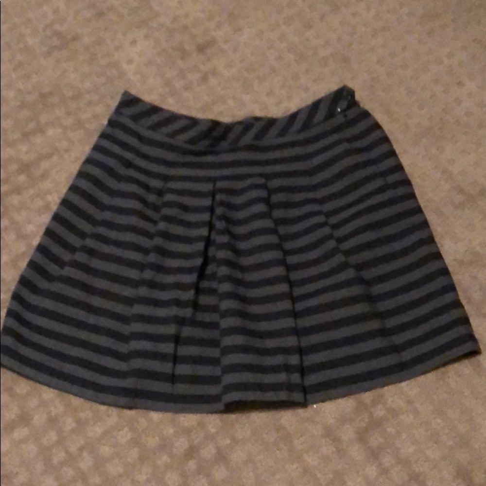 Gray striped skirt with pockets